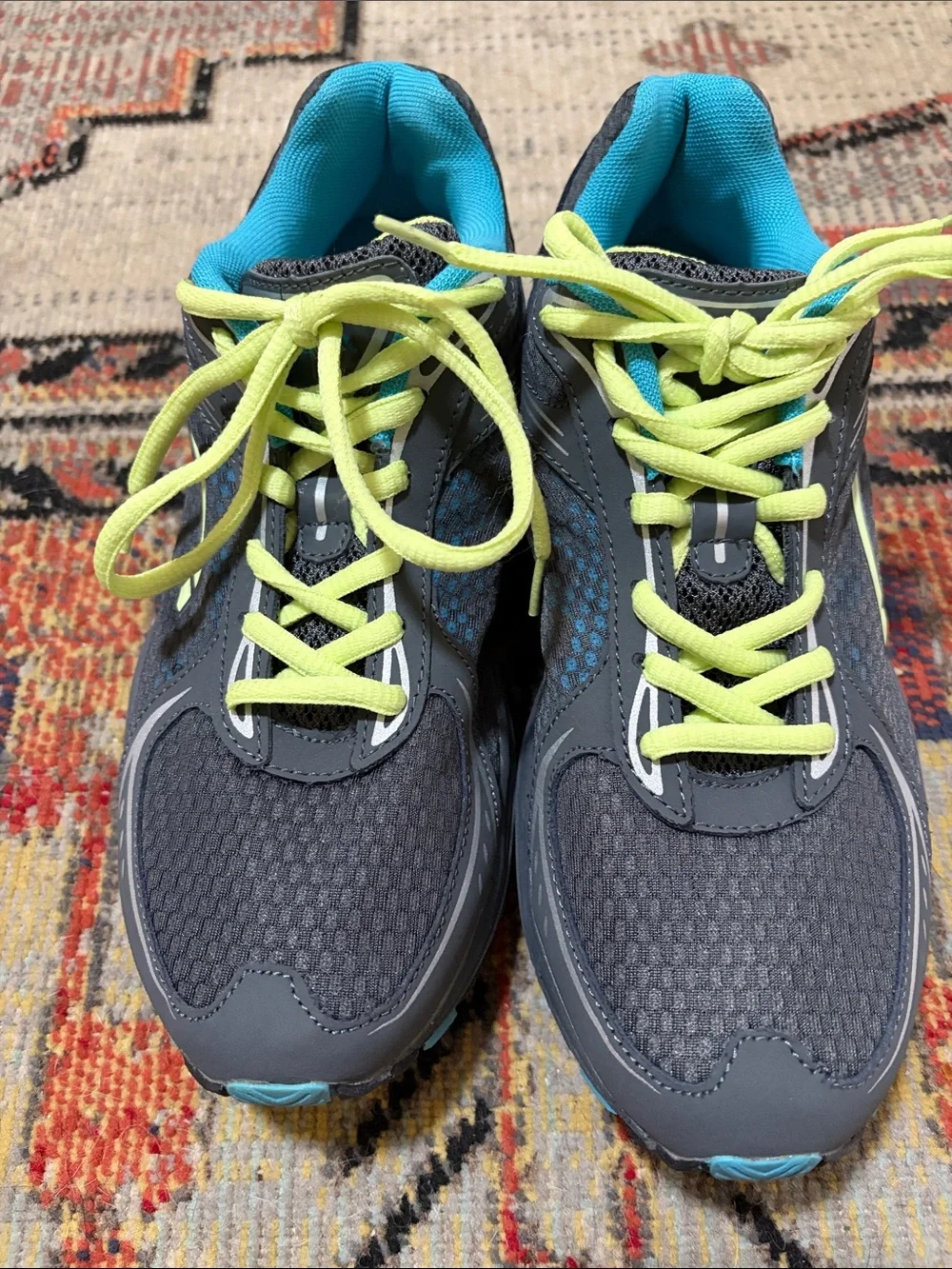 L.A. Gear Gray Athletic Shoes with Neon Yellow Laces and Turquoise Lining